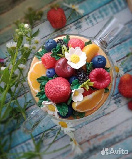 Чайник с декором из полимерной глины