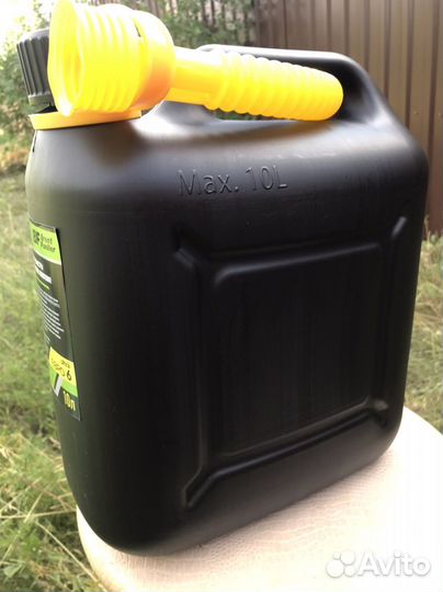 Канистра для бензина пластиковая 10 литров