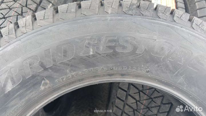 Bridgestone Blizzak DM-V1 215/70 R17 100