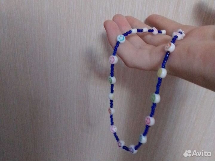 Ожерелье из бисера и из смайликов