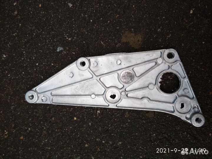 Кронштейн зеркала (н/об) внутр. пластины прав