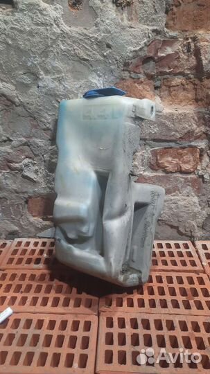 Бачок омывателя ауди 100С4 audi 100C4