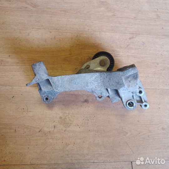 Кронштейн генератора renault megane 2