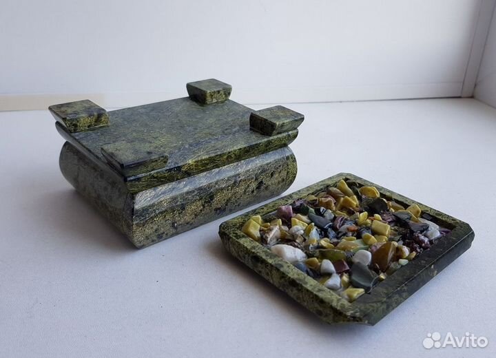 Красивая шкатулка. Природный камень Змеевик