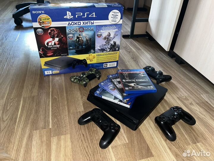 Ps4 slim 1tb + 70 игр два джойстика