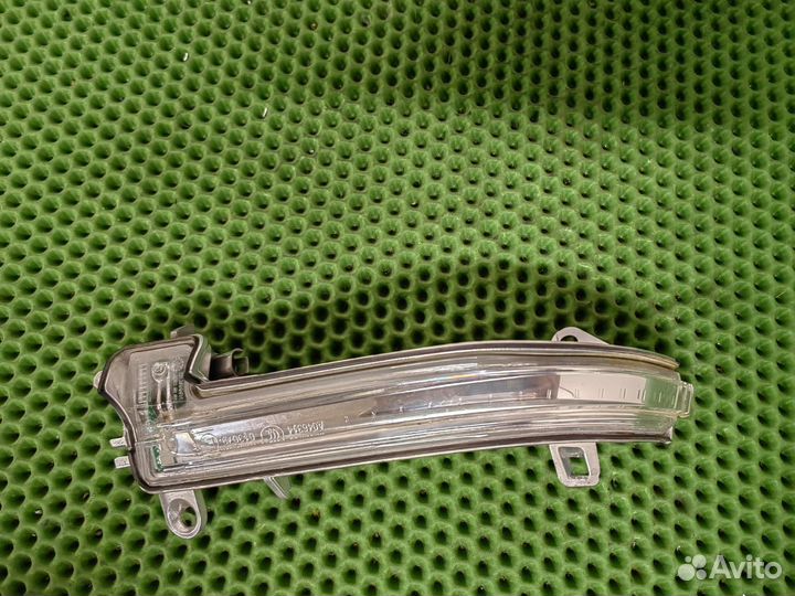 Повторитель поворота в зеркало правый Bmw F36