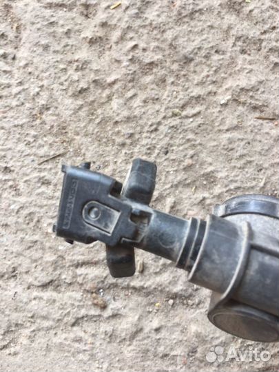 Форсунка омывателя фары volvo S80