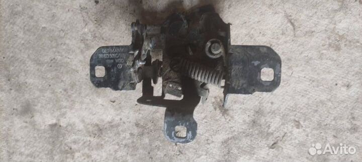 Замок капота Volkswagen Golf4/Bora 1J1 APE 2002 (б