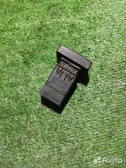 Кнопка аварийной сигнализации Renault Logan