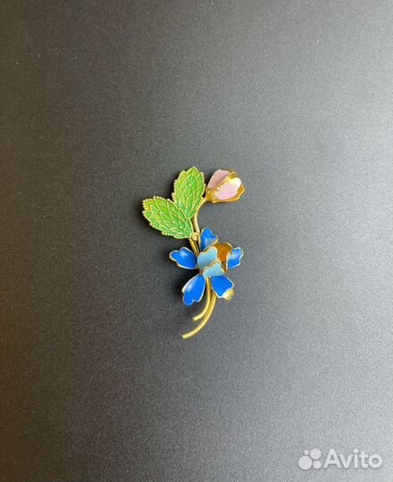 Брошь винтажная в форме цветка латунь эмаль времен СССР 1950-1970 гг