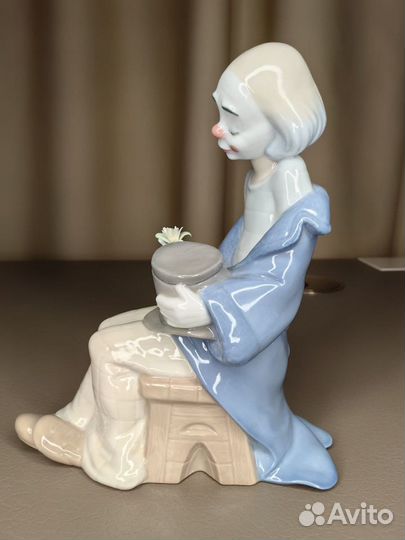 Статуэтка NAO by lladro Клоун с цветком нао