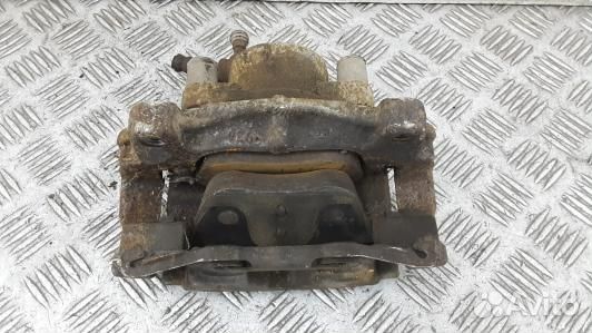 Суппорт тормозной передний левый land rover freela