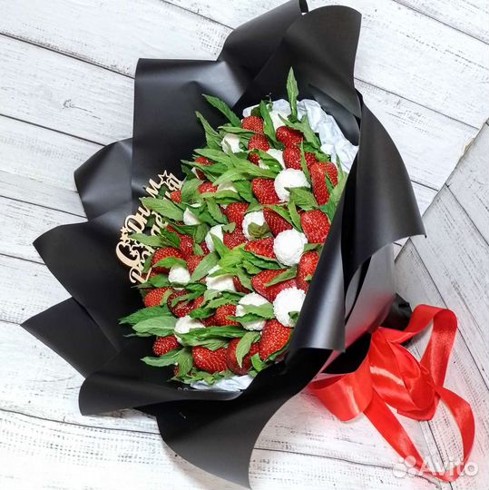 Букет из фруктов, клубники в шоколаде и пр