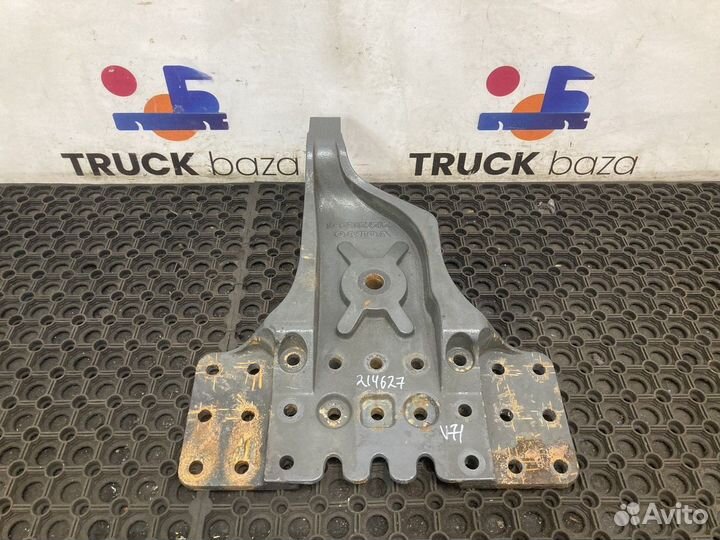 21272059 Кронштейн реактивной тяги правый Volvo FH