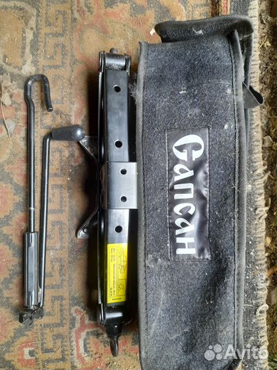 Домкрат винтовой сапсан