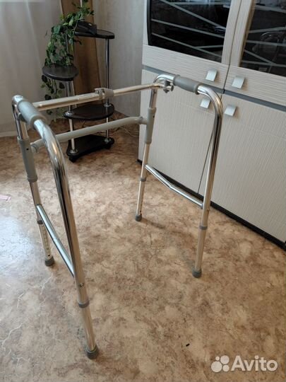 Ходунки для взрослых шагающие