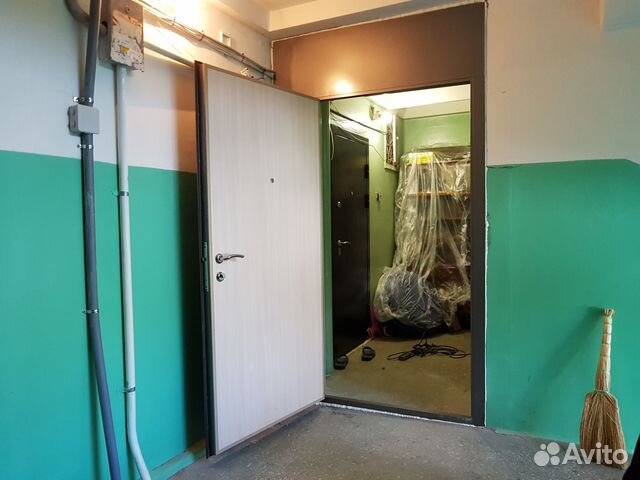 Двери Металл.,Перегородки краска серая,уплотнитель