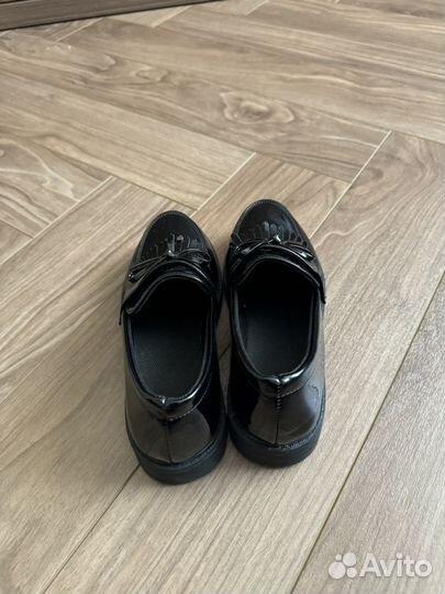 Новые лоферы черные для девочки 33 размер
