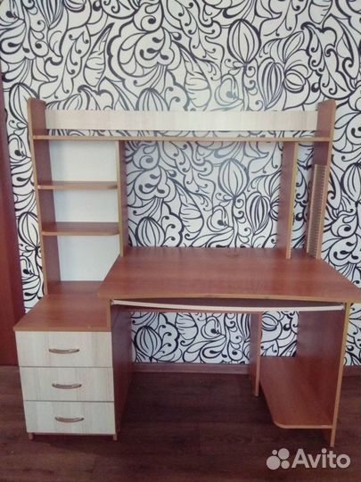 Компьютерный стол