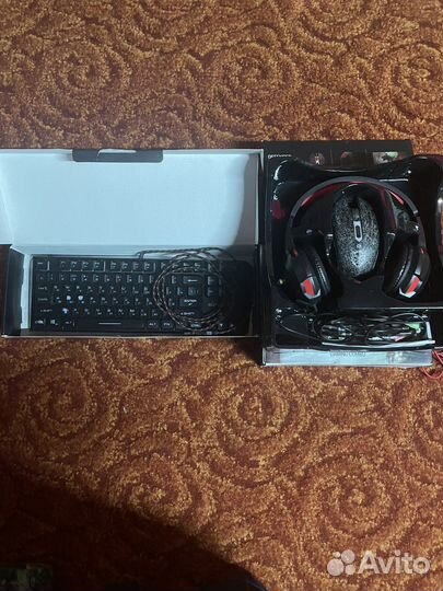 Игровые девайсы (клавиатура + мышка, наушники)