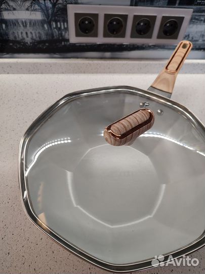 Сковорода вок, новая