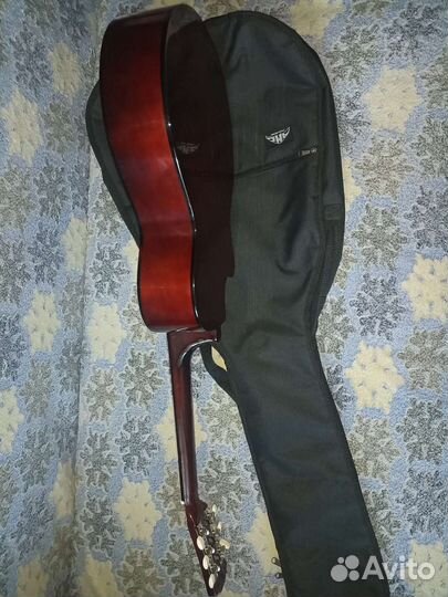 Акустическая гитара