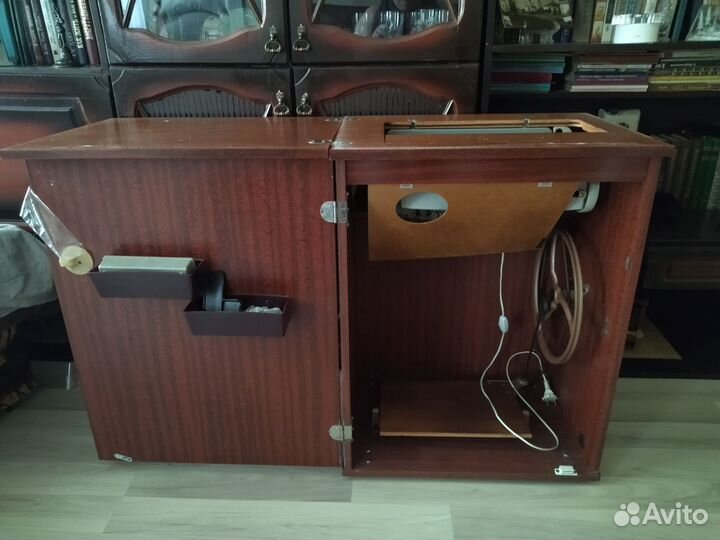 Швейная машинка Подольск ножная тумба