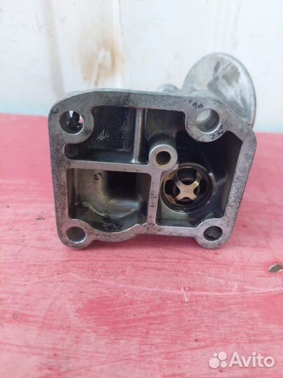 Кронштейн масляного фильтра Mercedes-Benz W124