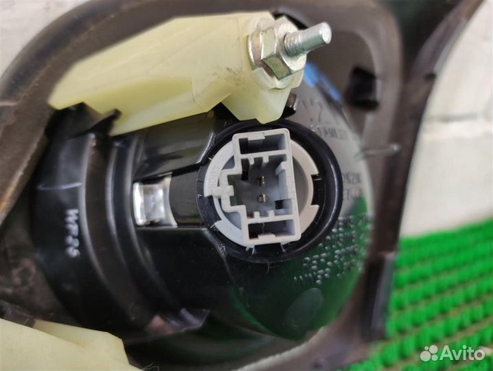 Фонарь задний внутренний левый Mazda 3 (BK) 2007