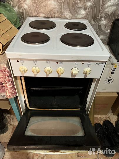 Плита электрическая в рабочем состоянии