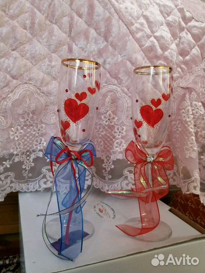 Бокалы и подушка сердечко
