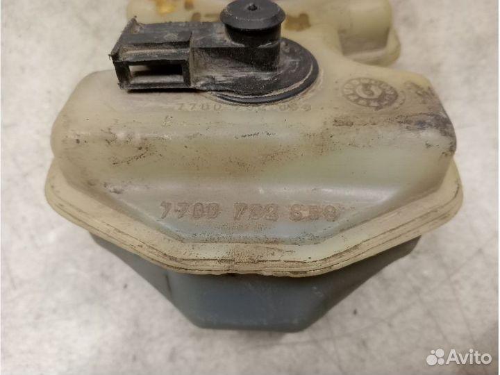 Бачок тормозной, 7700732858 renault espace 2, 3049794