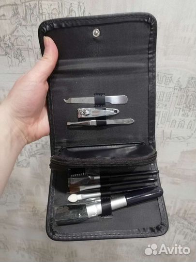 Косметичка 3 в 1: маникюр, макиях, уход