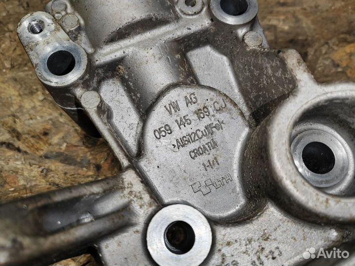 Кронштейн компрессора кондиционера Volkswagen