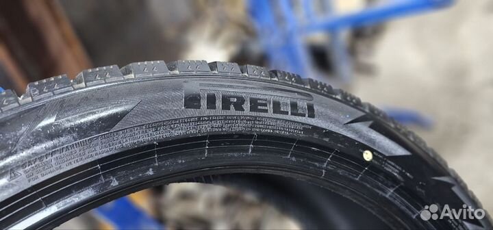 Pirelli Ice Zero 275/40 R22