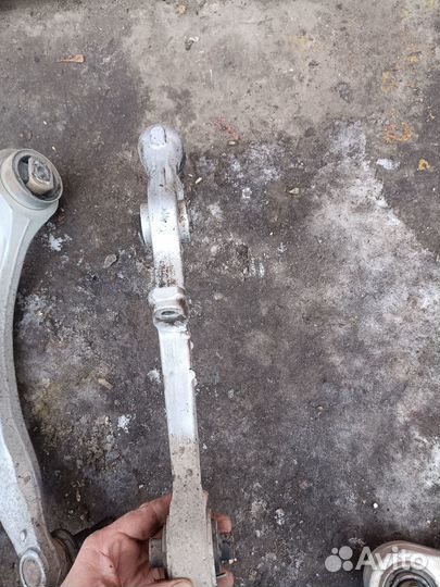 Рычаг подвески левый Volkswagen Passat B5+