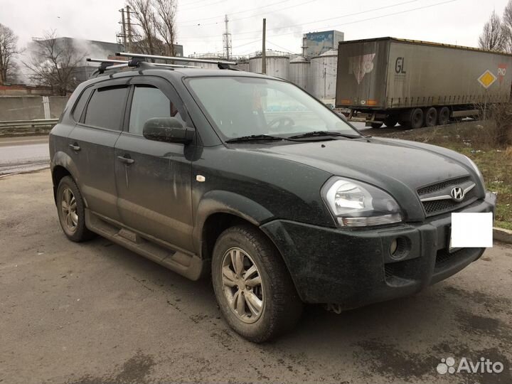 Багажник с замком на рейлинги с просветом Хендай