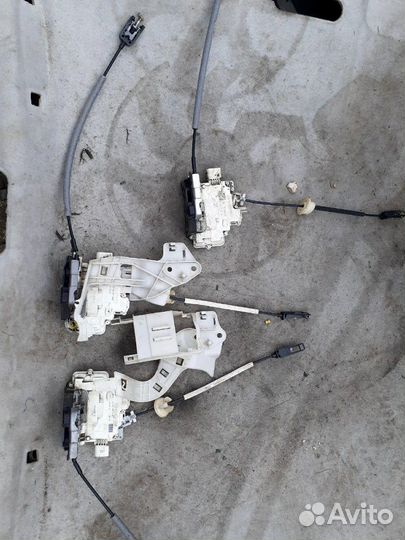 Замок двери Volkswagen Touareg NF