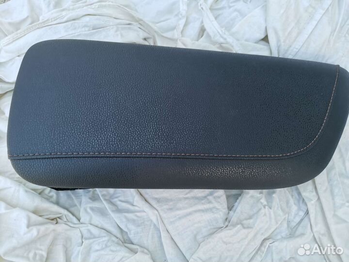 Подлокотник крышка camry v70