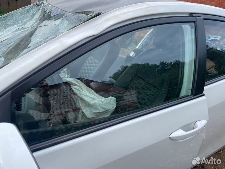 Стекло переднее левое Toyota Corolla E180