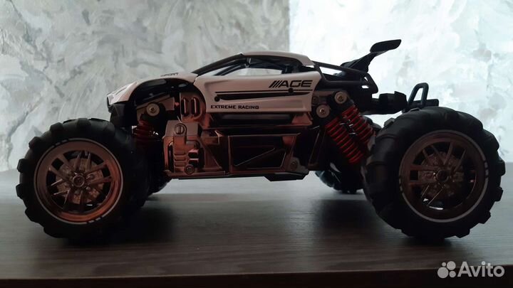 Радиоуправляемая гоночная модель