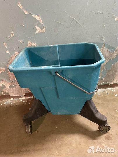 Ведро на колесах