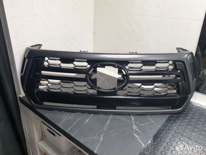 Решетка радиатора тойота хайлюкс 2019г