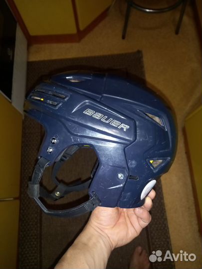 Хоккейный шлем