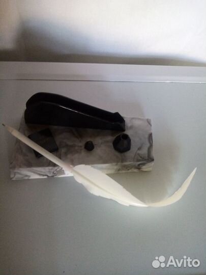 Сувенир:ручка-перо, игольница колкий пластик СССР