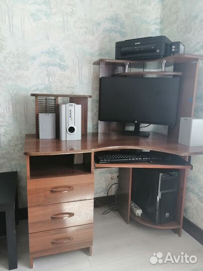 Компьютерный стол