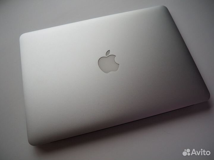 Apple Macbook air 13 отличное состояние
