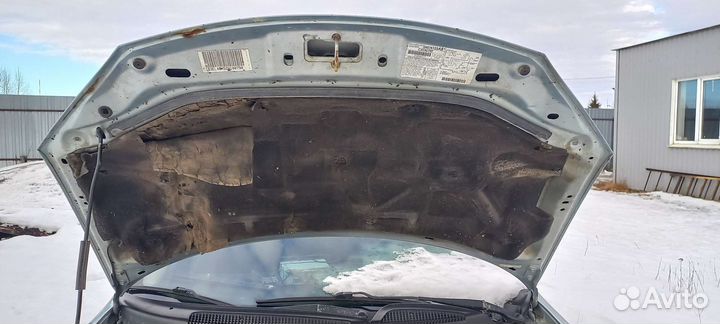 Капот. Додж стратус. 2002