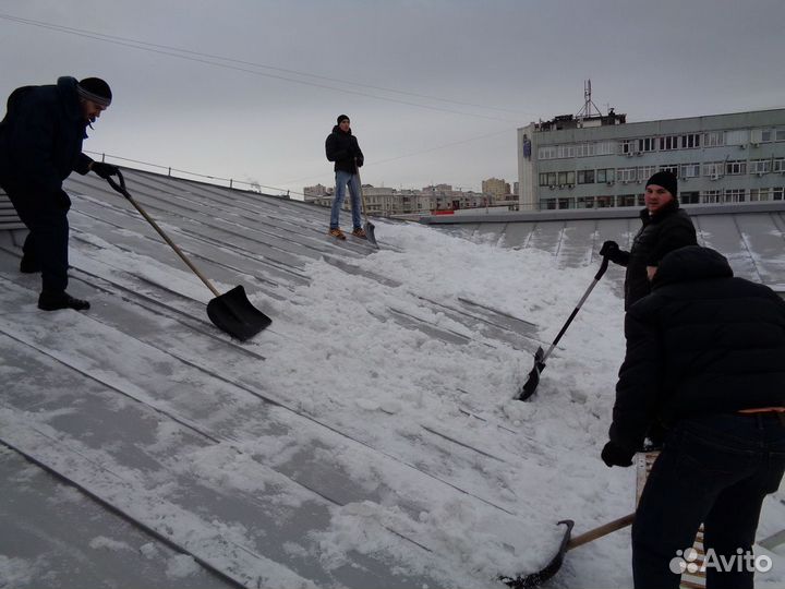 Чистка крыш от снега и удаление наледи