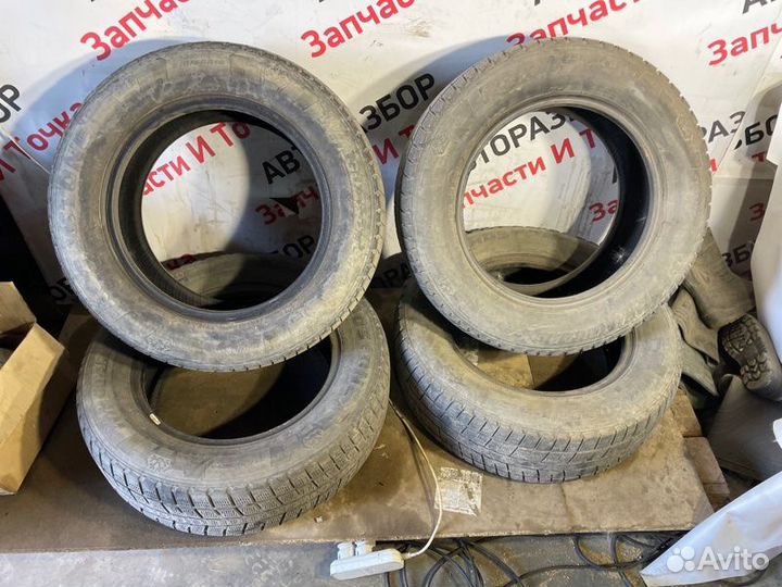 Roadstone Winguard Ice 215/65 R16